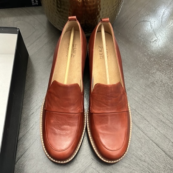 NATURALIZER Darry Lug Sole Loafers (WIDE) - Picture 5 of 13
